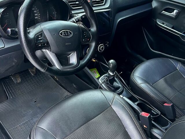 Білий Кіа Ріо, об'ємом двигуна 1.4 л та пробігом 31500 тис. км за 5300 $, фото 7 на Automoto.ua