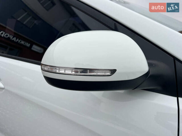 Белый Киа Рио, объемом двигателя 1.6 л и пробегом 42 тыс. км за 9600 $, фото 12 на Automoto.ua
