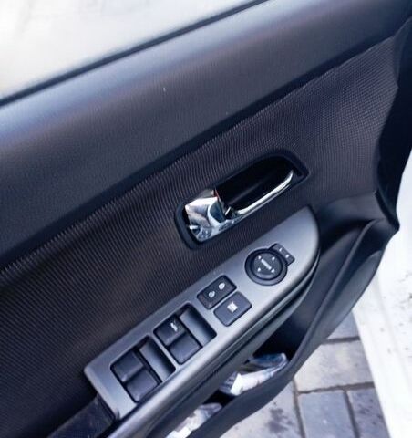 Білий Кіа Ріо, об'ємом двигуна 1.6 л та пробігом 150 тис. км за 7000 $, фото 13 на Automoto.ua