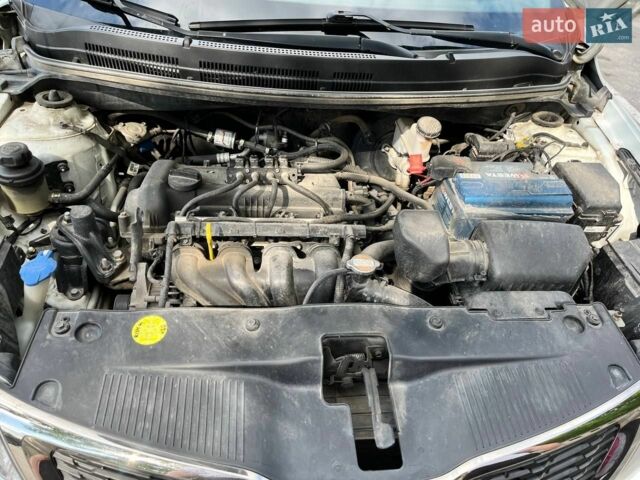 Белый Киа Рио, объемом двигателя 1.4 л и пробегом 220 тыс. км за 6900 $, фото 4 на Automoto.ua