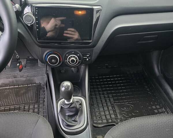 Белый Киа Рио, объемом двигателя 1.4 л и пробегом 288 тыс. км за 7000 $, фото 22 на Automoto.ua