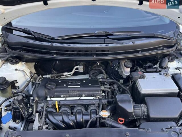 Білий Кіа Ріо, об'ємом двигуна 1.59 л та пробігом 48 тис. км за 10200 $, фото 7 на Automoto.ua