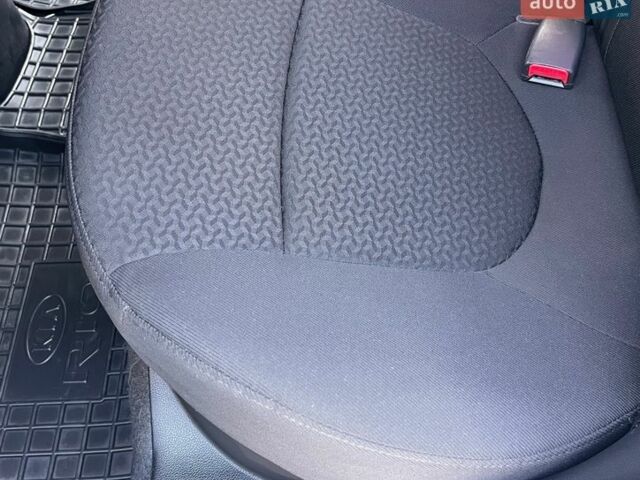 Білий Кіа Ріо, об'ємом двигуна 1.6 л та пробігом 48 тис. км за 10200 $, фото 24 на Automoto.ua