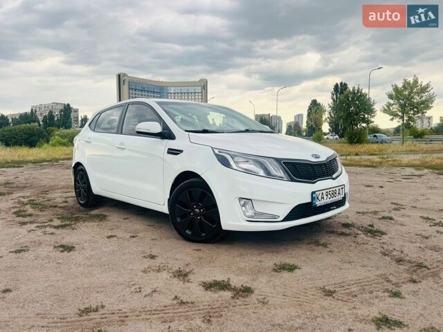 Белый Киа Рио, объемом двигателя 1.6 л и пробегом 200 тыс. км за 7500 $, фото 4 на Automoto.ua