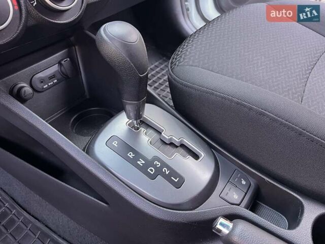 Білий Кіа Ріо, об'ємом двигуна 1.59 л та пробігом 48 тис. км за 10200 $, фото 17 на Automoto.ua