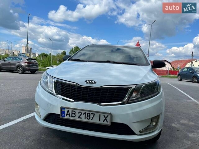 Белый Киа Рио, объемом двигателя 1.4 л и пробегом 220 тыс. км за 6900 $, фото 7 на Automoto.ua
