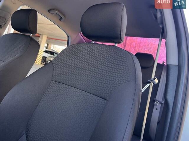 Білий Кіа Ріо, об'ємом двигуна 1.59 л та пробігом 48 тис. км за 10200 $, фото 15 на Automoto.ua