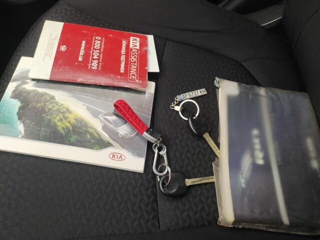 Білий Кіа Ріо, об'ємом двигуна 1.4 л та пробігом 158 тис. км за 6500 $, фото 19 на Automoto.ua