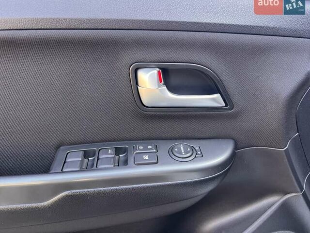 Білий Кіа Ріо, об'ємом двигуна 1.59 л та пробігом 48 тис. км за 10200 $, фото 19 на Automoto.ua