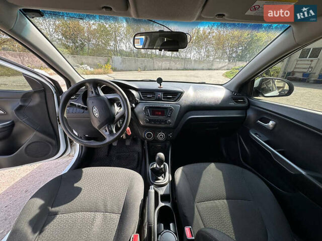 Белый Киа Рио, объемом двигателя 1.4 л и пробегом 96 тыс. км за 8700 $, фото 13 на Automoto.ua