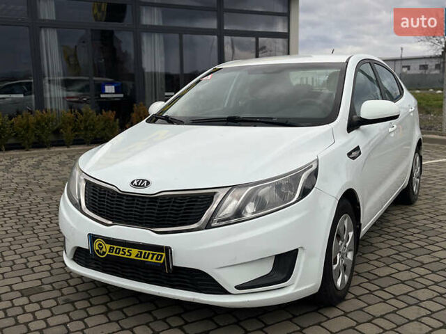 Белый Киа Рио, объемом двигателя 1.4 л и пробегом 200 тыс. км за 6900 $, фото 2 на Automoto.ua