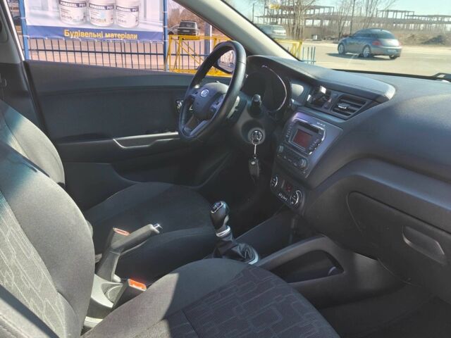 Белый Киа Рио, объемом двигателя 1.6 л и пробегом 124 тыс. км за 7700 $, фото 16 на Automoto.ua