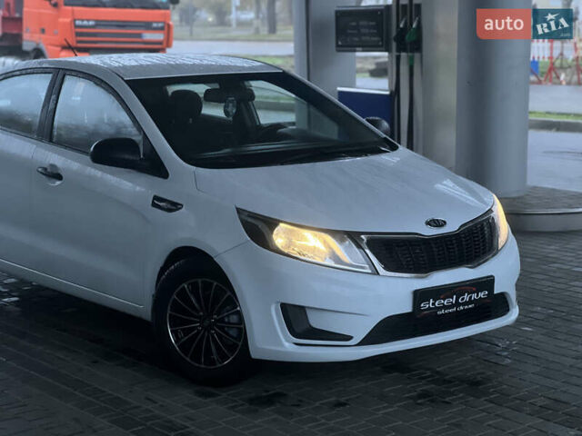 Белый Киа Рио, объемом двигателя 1.4 л и пробегом 150 тыс. км за 6499 $, фото 3 на Automoto.ua