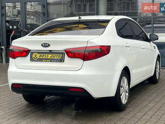 Белый Киа Рио, объемом двигателя 1.59 л и пробегом 150 тыс. км за 7100 $, фото 6 на Automoto.ua