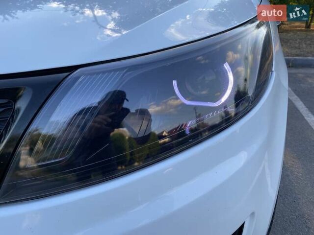 Белый Киа Рио, объемом двигателя 1.4 л и пробегом 149 тыс. км за 9500 $, фото 8 на Automoto.ua