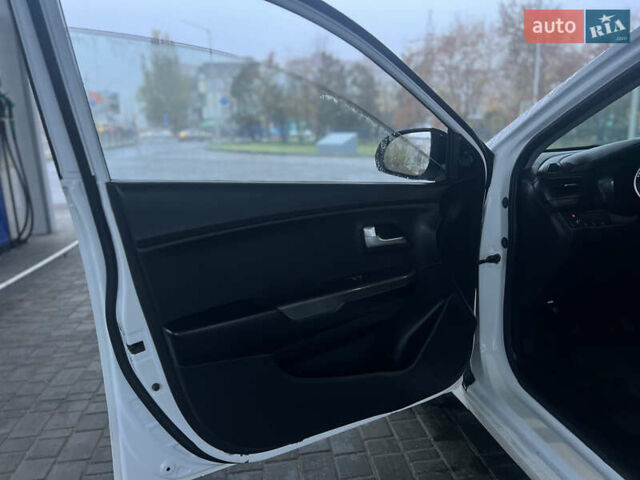 Белый Киа Рио, объемом двигателя 1.4 л и пробегом 150 тыс. км за 6499 $, фото 12 на Automoto.ua