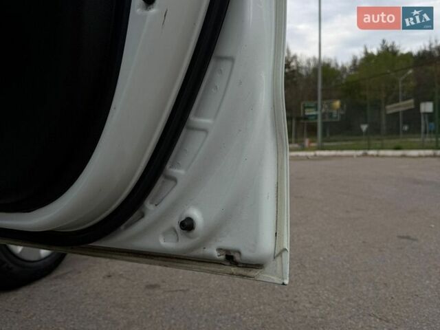 Белый Киа Рио, объемом двигателя 1.4 л и пробегом 167 тыс. км за 7200 $, фото 23 на Automoto.ua