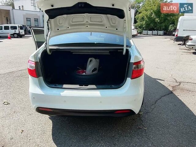 Білий Кіа Ріо, об'ємом двигуна 1.6 л та пробігом 202 тис. км за 6500 $, фото 8 на Automoto.ua