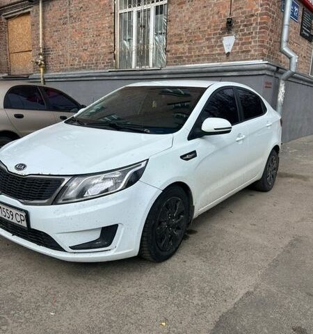 Белый Киа Рио, объемом двигателя 1.4 л и пробегом 315 тыс. км за 4999 $, фото 3 на Automoto.ua
