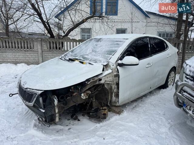 Белый Киа Рио, объемом двигателя 1.4 л и пробегом 175 тыс. км за 2800 $, фото 2 на Automoto.ua