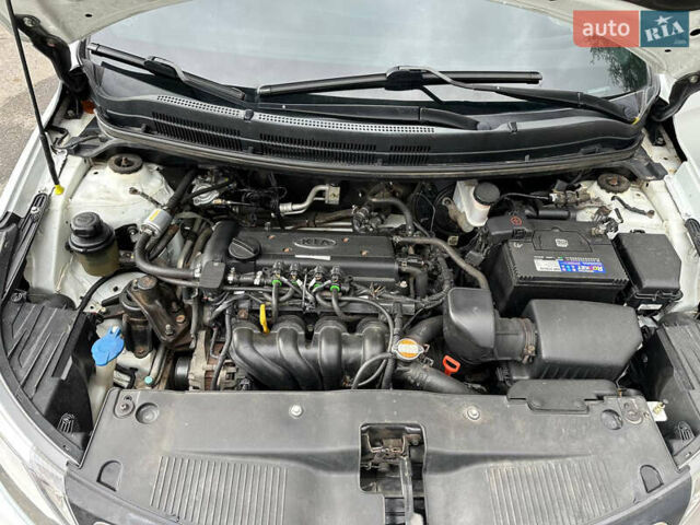 Белый Киа Рио, объемом двигателя 1.59 л и пробегом 149 тыс. км за 7800 $, фото 13 на Automoto.ua