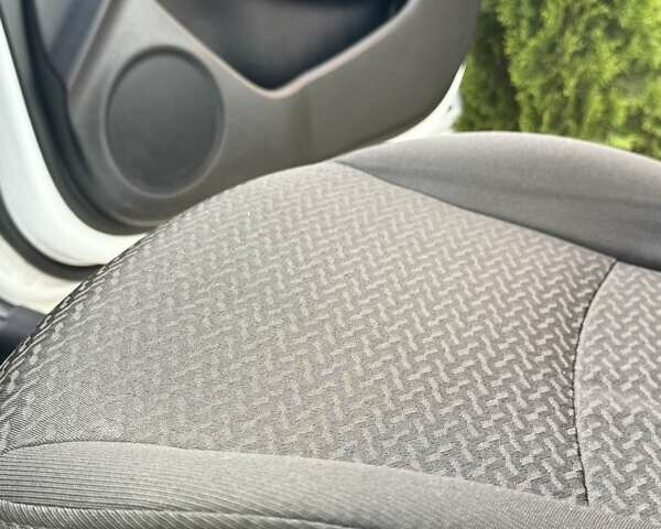 Белый Киа Рио, объемом двигателя 1.6 л и пробегом 82 тыс. км за 9600 $, фото 49 на Automoto.ua
