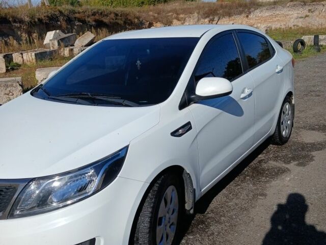 Белый Киа Рио, объемом двигателя 1.4 л и пробегом 277 тыс. км за 6020 $, фото 2 на Automoto.ua