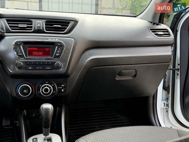 Белый Киа Рио, объемом двигателя 1.6 л и пробегом 82 тыс. км за 9600 $, фото 55 на Automoto.ua