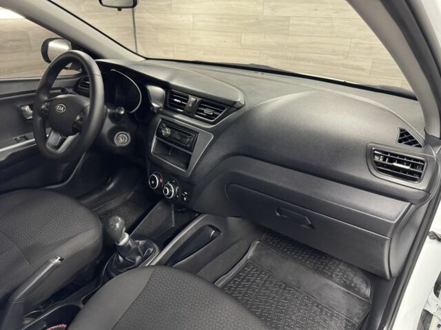 Белый Киа Рио, объемом двигателя 1.4 л и пробегом 167 тыс. км за 7500 $, фото 18 на Automoto.ua