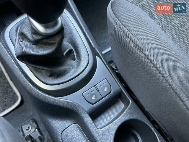 Белый Киа Рио, объемом двигателя 1.59 л и пробегом 109 тыс. км за 9500 $, фото 9 на Automoto.ua
