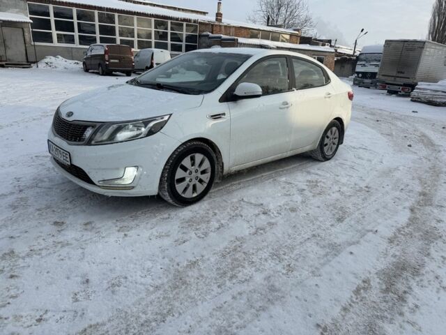 Білий Кіа Ріо, об'ємом двигуна 1.6 л та пробігом 196 тис. км за 7800 $, фото 1 на Automoto.ua
