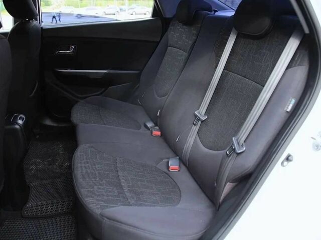Белый Киа Рио, объемом двигателя 1.6 л и пробегом 125 тыс. км за 7900 $, фото 9 на Automoto.ua