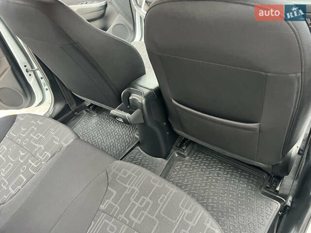 Белый Киа Рио, объемом двигателя 1.6 л и пробегом 42 тыс. км за 9700 $, фото 53 на Automoto.ua