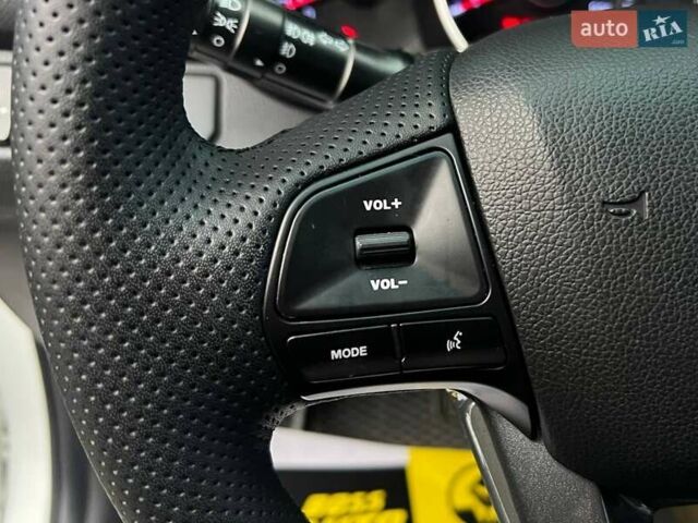 Белый Киа Рио, объемом двигателя 1.59 л и пробегом 150 тыс. км за 7100 $, фото 19 на Automoto.ua