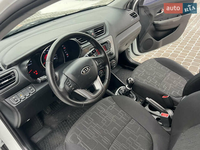 Белый Киа Рио, объемом двигателя 1.6 л и пробегом 42 тыс. км за 9700 $, фото 41 на Automoto.ua