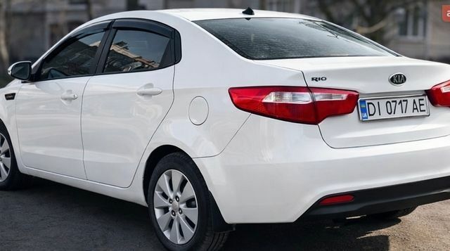 Білий Кіа Ріо, об'ємом двигуна 1.59 л та пробігом 221 тис. км за 6000 $, фото 6 на Automoto.ua