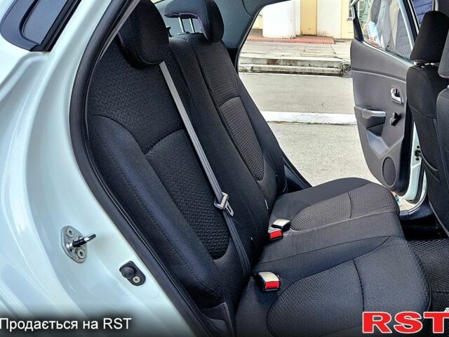 Белый Киа Рио, объемом двигателя 1.4 л и пробегом 105 тыс. км за 6300 $, фото 7 на Automoto.ua