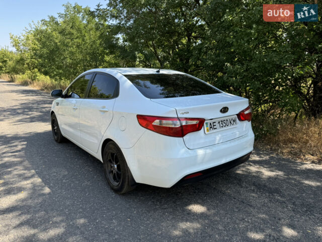 Білий Кіа Ріо, об'ємом двигуна 1.4 л та пробігом 96 тис. км за 8555 $, фото 4 на Automoto.ua