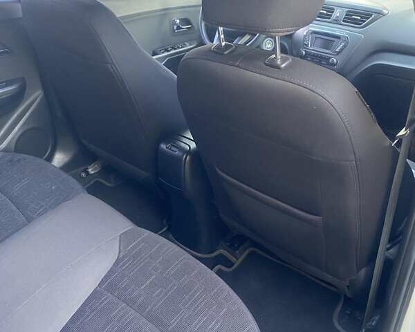 Белый Киа Рио, объемом двигателя 1.6 л и пробегом 186 тыс. км за 8100 $, фото 3 на Automoto.ua