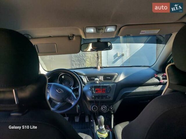Білий Кіа Ріо, об'ємом двигуна 1.4 л та пробігом 69 тис. км за 8999 $, фото 14 на Automoto.ua