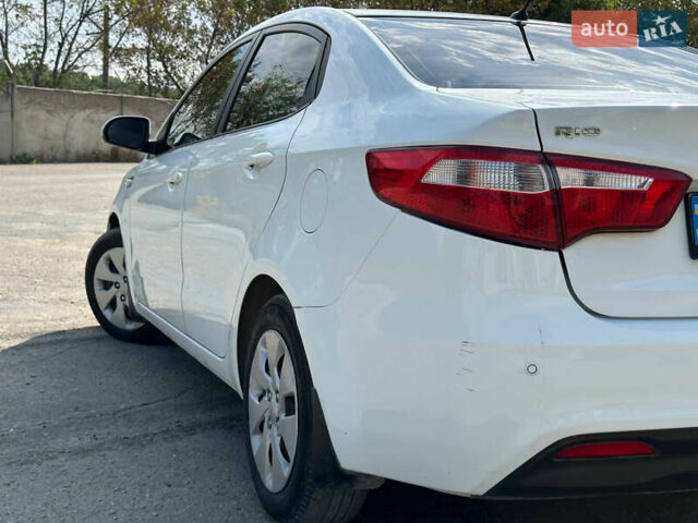 Белый Киа Рио, объемом двигателя 1.4 л и пробегом 96 тыс. км за 8700 $, фото 10 на Automoto.ua