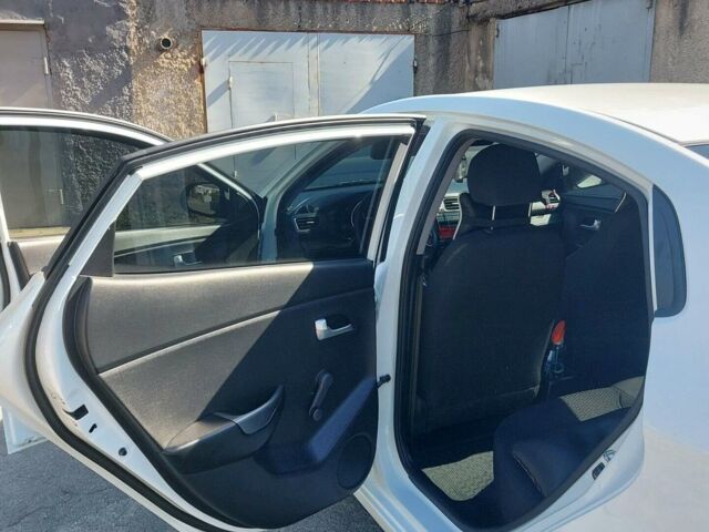 Белый Киа Рио, объемом двигателя 1.4 л и пробегом 69 тыс. км за 8999 $, фото 12 на Automoto.ua