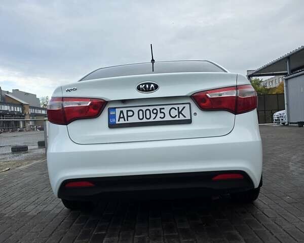Белый Киа Рио, объемом двигателя 1.4 л и пробегом 288 тыс. км за 7500 $, фото 11 на Automoto.ua