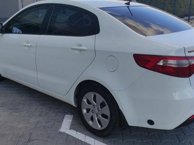 Белый Киа Рио, объемом двигателя 1.4 л и пробегом 170 тыс. км за 6700 $, фото 2 на Automoto.ua