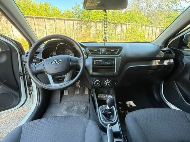 Белый Киа Рио, объемом двигателя 1.4 л и пробегом 129 тыс. км за 7500 $, фото 18 на Automoto.ua