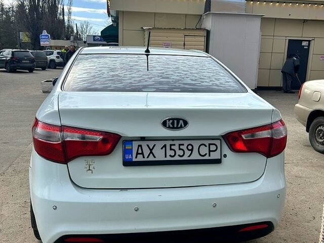 Белый Киа Рио, объемом двигателя 1.4 л и пробегом 256 тыс. км за 5200 $, фото 5 на Automoto.ua