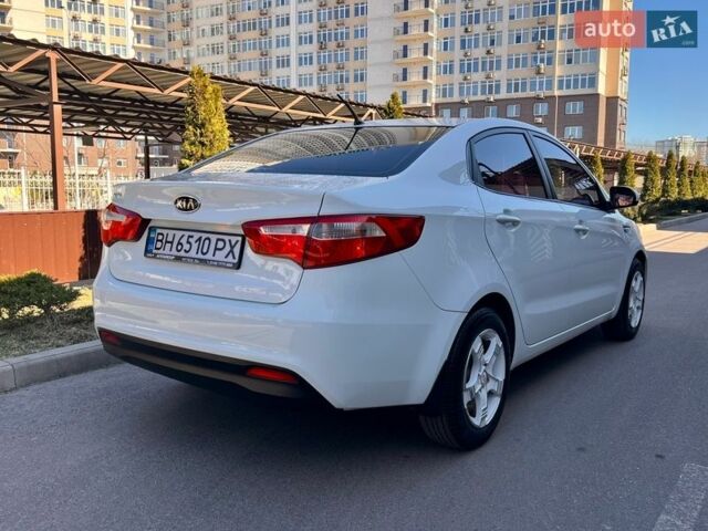 Білий Кіа Ріо, об'ємом двигуна 1.6 л та пробігом 48 тис. км за 10200 $, фото 3 на Automoto.ua