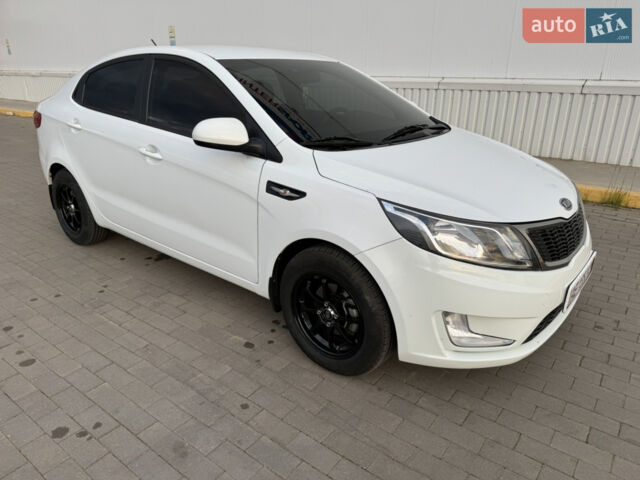 Білий Кіа Ріо, об'ємом двигуна 1.4 л та пробігом 96 тис. км за 8555 $, фото 15 на Automoto.ua