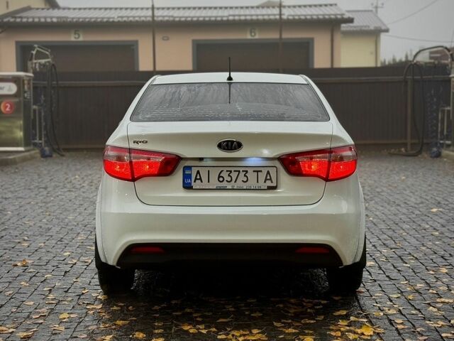Белый Киа Рио, объемом двигателя 1.6 л и пробегом 160 тыс. км за 8250 $, фото 5 на Automoto.ua