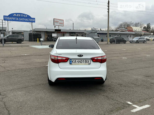 Белый Киа Рио, объемом двигателя 1.59 л и пробегом 290 тыс. км за 8000 $, фото 4 на Automoto.ua